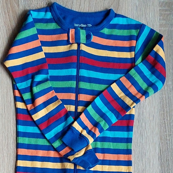 Gap vguc striped footed pajamas size 4 & 5 - Picture 15 of 16